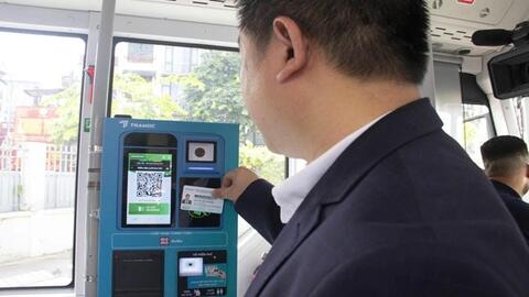 Người dân Thủ đô đi xe buýt, metro bằng một tài khoản thanh toán thống nhất