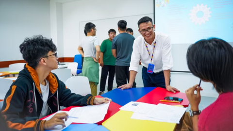 Tốt nghiệp đại học sớm: Thách thức từ đào tạo dựa trên năng lực
