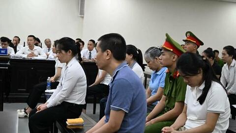 Vợ ốm vắng mặt, ông trùm sản xuất thực phẩm chức năng giả hầu tòa cùng đồng phạm