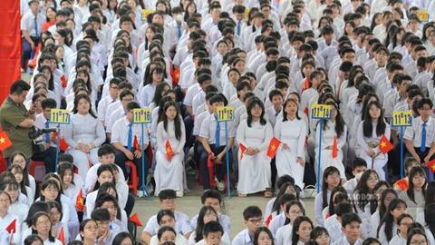Miễn học phí, phụ huynh vẫn lo nhiều khoản chi cho năm học mới