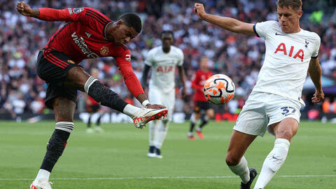Alejandro Balde khó lòng đến Man United vì Marcus Rashford