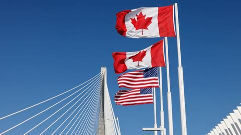 Mỹ cấm đồ uống có cồn từ Canada, áp thuế 50% nhiều hàng hóa