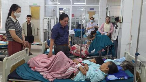 Ăn bánh mì ở tiệm mới khai trương, 41 người nhập viện nghi bị ngộ độc