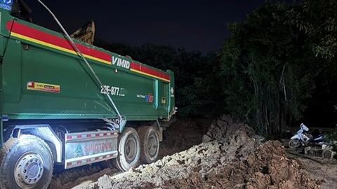 Công an Hà Nội ngăn chặn vụ đổ trộm đất thải ở Thiên Lộc