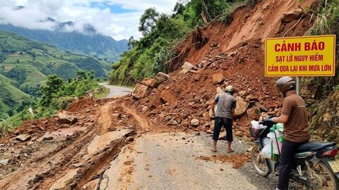 Lai Châu công bố tình trạng khẩn cấp trên 2 tuyến đường