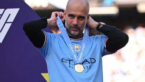 10 năm của Guardiola, 16 danh hiệu và câu hỏi chưa có lời đáp ở Man City