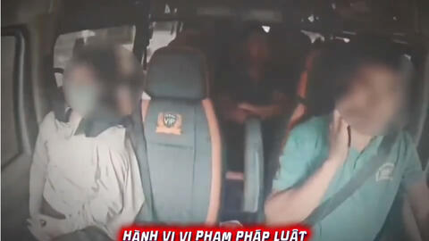 Xử phạt 5 triệu đồng tài xế xe khách vừa lái vừa dùng điện thoại
