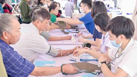 Bộ Y tế đề xuất thời gian thực hành 12 tháng để cấp giấy phép hành nghề bác sĩ