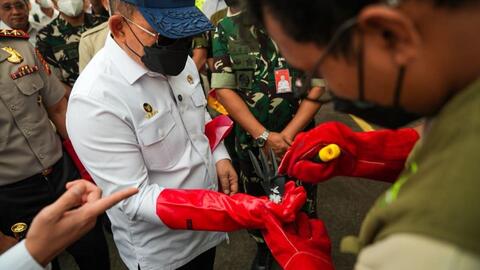 Indonesia rải 4 tấn đá khô để giảm khói mù do cháy rừng