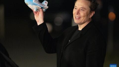 Elon Musk lên tiếng về việc sáp nhập Tesla và SpaceX