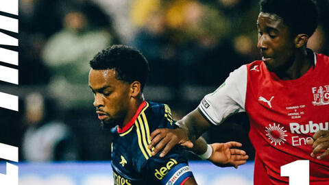 Arsenal bị đội hạng tư loại khỏi League Cup