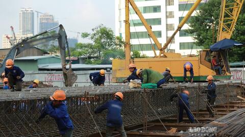 Đảm bảo an toàn vệ sinh lao động, đặt người lao động ở vị trí trung tâm