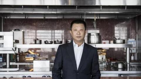 Tỷ phú sáng lập chuỗi lẩu Haidilao từ chức CEO