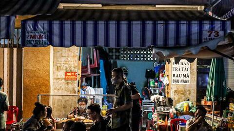 Khách xếp hàng ăn 'cơm tấm bãi rác' giá gần 100.000 đồng mỗi suất