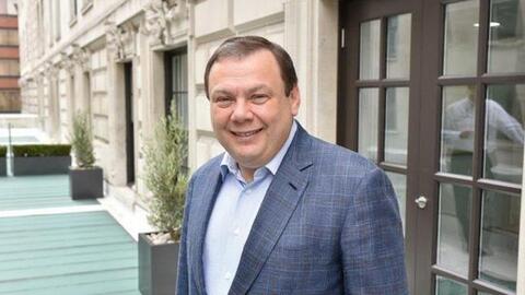 Tỷ phú Nga phàn nàn về việc không đủ tiền đi ăn nhà hàng