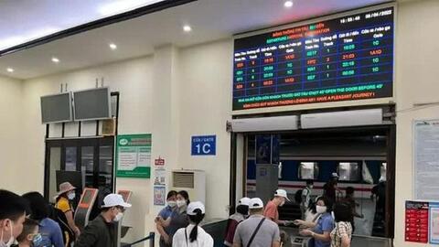 Sân bay Nội Bài, ga Hà Nội đón lượng khách cao kỷ lục dịp nghỉ lễ Giỗ Tổ Hùng Vương