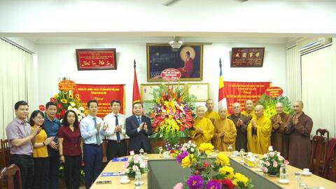 Chủ tịch UBND TP Hà Nội thăm, chúc mừng Giáo hội Phật giáo Việt Nam TP Hà Nội
