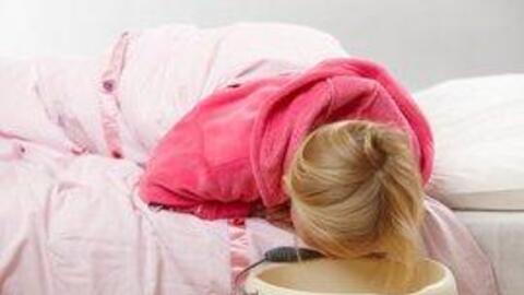 Dịch nôn ở trẻ: Xử trí như thế nào khi con liên tục nôn ói?