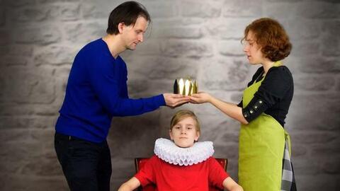 7 biểu hiện cho thấy cha mẹ bao bọc trẻ quá mức, 9/10 phụ huynh Việt sửng sốt nhận ra đang nuôi con sai cách!