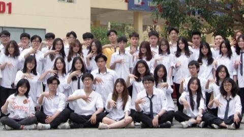 Học trò THPT Chuyên Sư phạm cùng nhau gây quỹ từ thiện