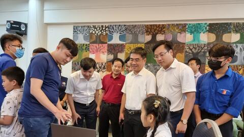 Steam Bus 2022 - Ai cũng có thể học lập trình: Mang mùa hè thú vị đến cho học sinh