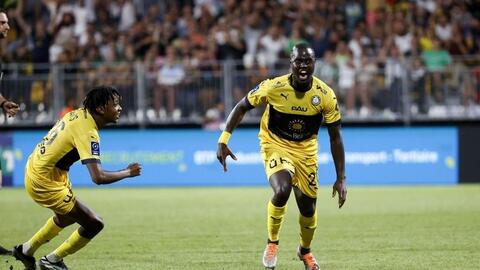 HLV Tholot: 'Các cầu thủ Pau FC đang tiến bộ'