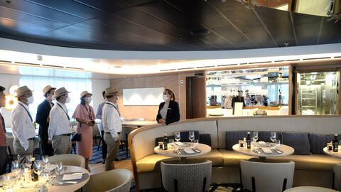 Có gì đặc biệt bên trong du thuyền cao cấp của Pháp đưa du khách 'đại gia' vừa đến TP.HCM?