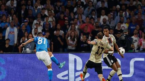 Napoli thành hiện tượng ở Champions League