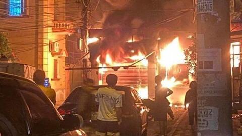 Cháy lớn kèm tiếng nổ rất to tại khu dân cư ở Hà Nội