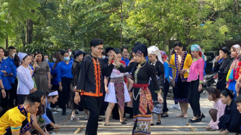 Rực rỡ “sắc màu văn hóa các dân tộc” tại Tây Hồ