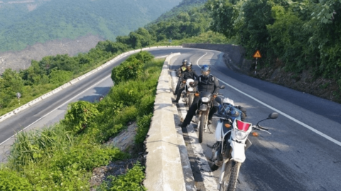 Chu du Việt Nam bằng xe máy theo góc nhìn của khách Tây: Một trải nghiệm rất đáng thử!