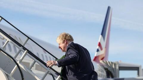 Ông Boris Johnson gấp rút bay trở lại Anh