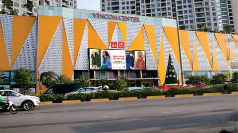 Hà Nội: UNIQLO khai trương cùng lúc cửa hàng tại Vincom Royal City và Vincom Trần Duy Hưng
