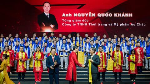 Louis Nguyễn - Con trai vua hàng hiệu Johnathan Hạnh Nguyễn đoạt Giải thưởng Sao Đỏ năm 2022