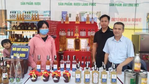 Thủ lĩnh Đoàn mang sản phẩm làng nghề vươn xa