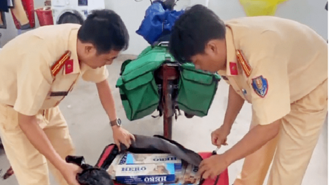 Giả làm shipper và người bán rau để vận chuyển thuốc lá lậu