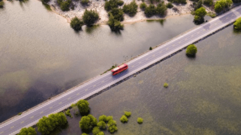 Những hồ nước tuyệt đẹp giữa "sa mạc" cát sau mùa lũ