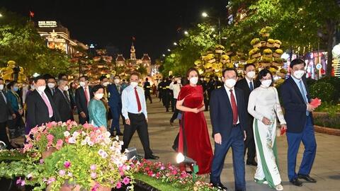 Đường hoa Tết 2023 có chủ đề "TP Hồ Chí Minh - Xuân an vui, xuân thịnh vượng"