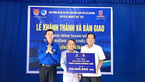 “Thắp sáng đường quê” vùng duyên hải Trung Bộ