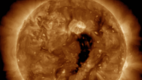 Bão Mặt trời có thể đổ bộ ngày 2/12, liệu bao nhiêu vệ tinh bị rơi rụng?