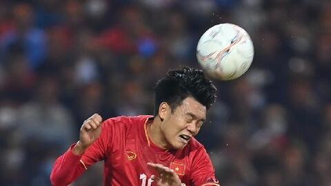 Cuộc đấu giữa Bunmathan và hàng thủ trên 1,8 m của ĐT Việt Nam