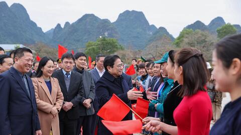 Thủ tướng thăm, chúc Tết Mẹ Việt Nam anh hùng, đồng bào, chiến sĩ tại Cao Bằng