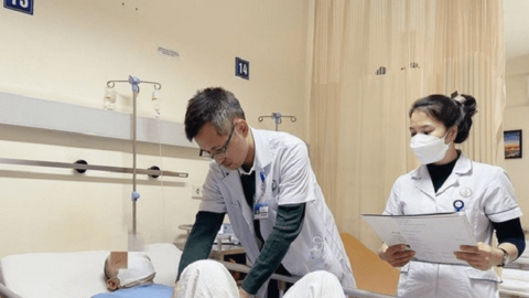 Điều trị thành công nam thanh niên từ nước ngoài về bị nhiễm khuẩn huyết vùng sinh dục