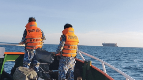 Cận cảnh tàu chở hơn 4.500 ô tô vừa bốc cháy ở ngoài khơi Vũng Tàu