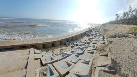 Quảng Nam: Tuyến kè bờ biển Tam Thanh bất ngờ bị sạt lở nghiêm trọng