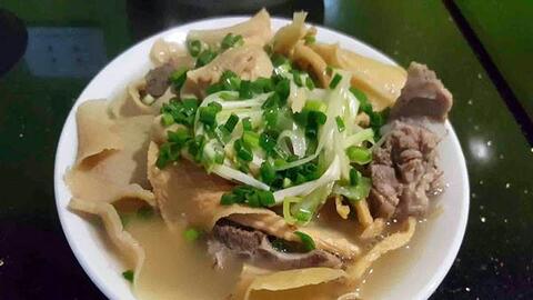 Phẫu thuật cấp cứu lấy 5 khối bã măng khô gây tắc ruột bệnh nhân