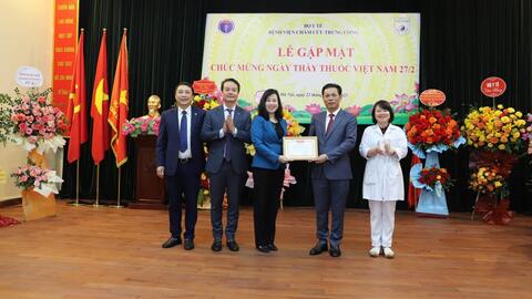 Phấn đấu xây dựng ngành châm cứu kết hợp Y học cổ truyền và hiện đại