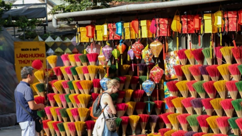 Làng hương Thủy Xuân "níu chân" du khách khi đến Huế