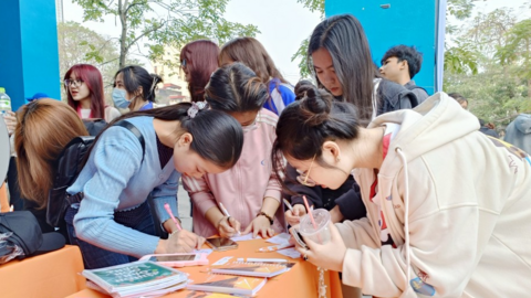 Hàng nghìn sinh viên tham gia ngày hội việc làm năm học 2022 - 2023