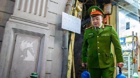 Bắt giữ kho hàng tập kết bình khí cười tại Hà Nội